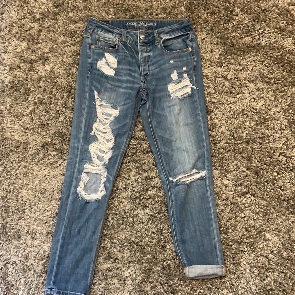 American eagle distressed TomGirl jeans size 2